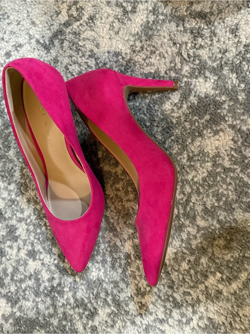 NWOT Kelly & Katie Mischa Pink Suede Pump